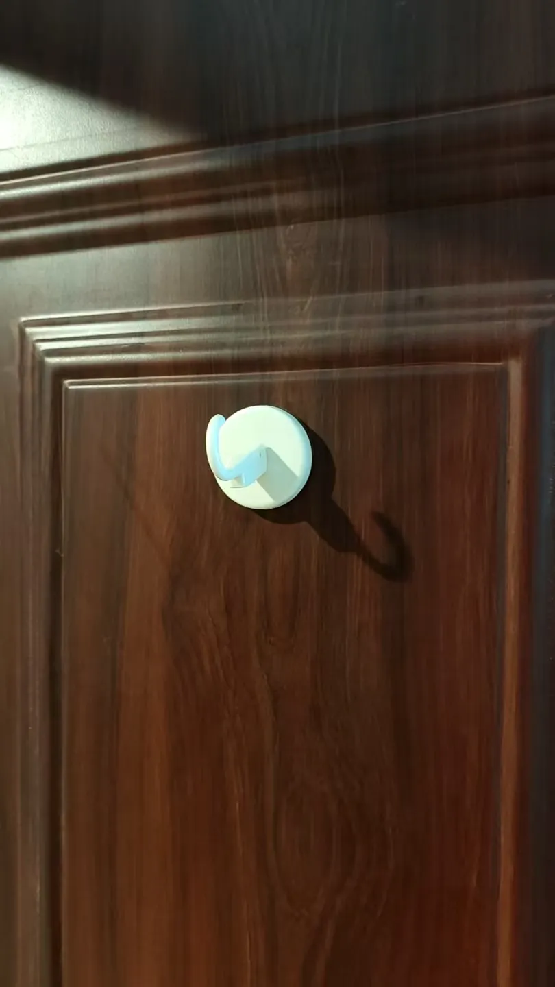 How to Hang a Wreath on a Glass Door 1 How to Hang a Wreath on a Glass Door (Without Damage)