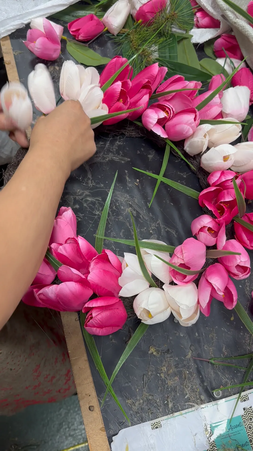 From Raw Materials to Global Shipping: How Artificial Plants, Wreaths, Garlands & Seasonal Decorations Are Made 6