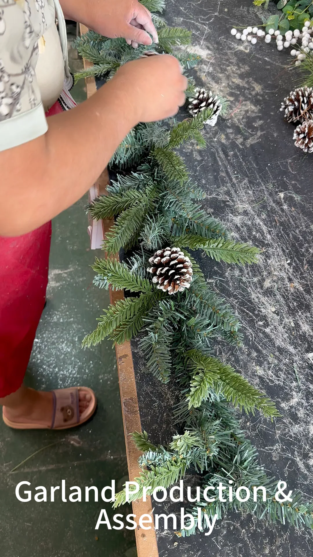 From Raw Materials to Global Shipping: How Artificial Plants, Wreaths, Garlands & Seasonal Decorations Are Made 5